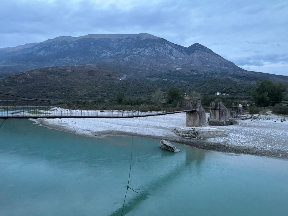 Les robustes ponts albanais