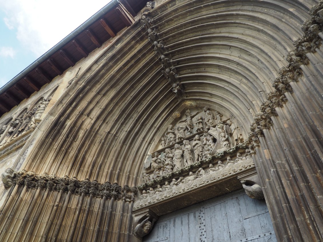 Détails et motifs exceptionnels sur les façades des églises.