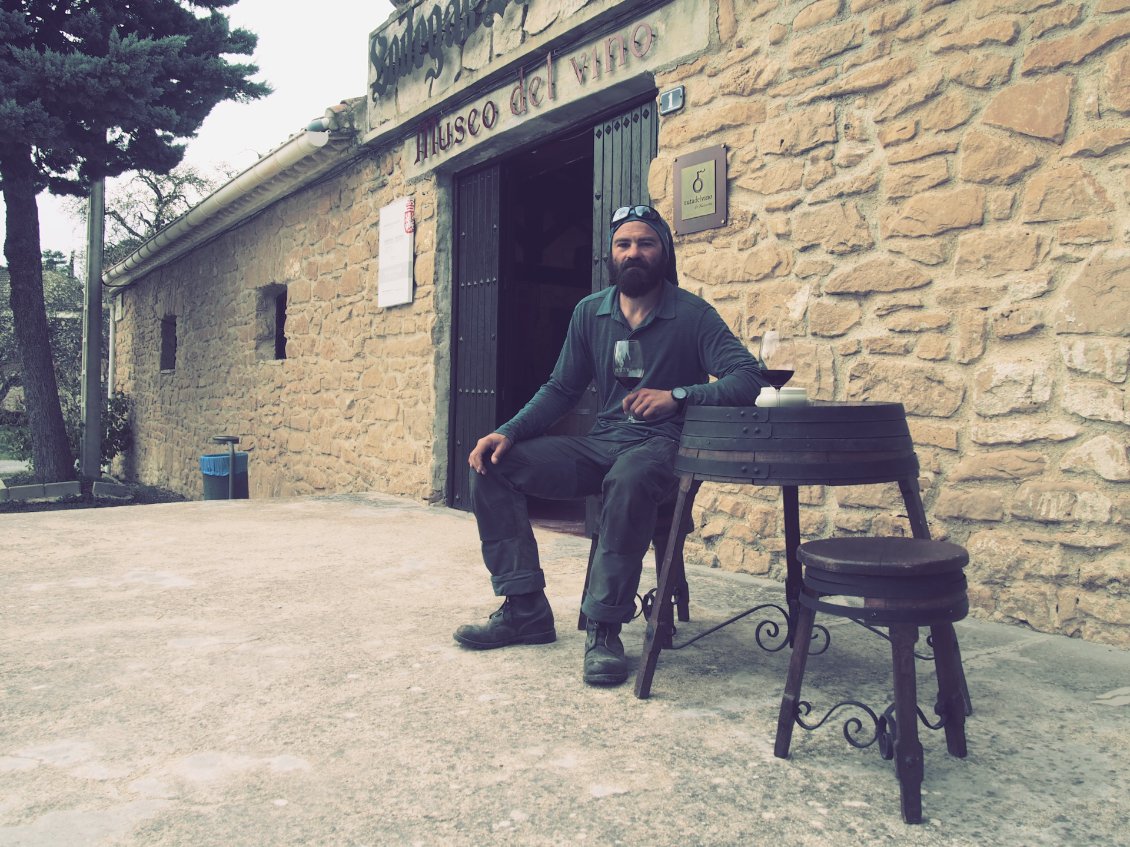 Moi, beaucoup moins élégant…