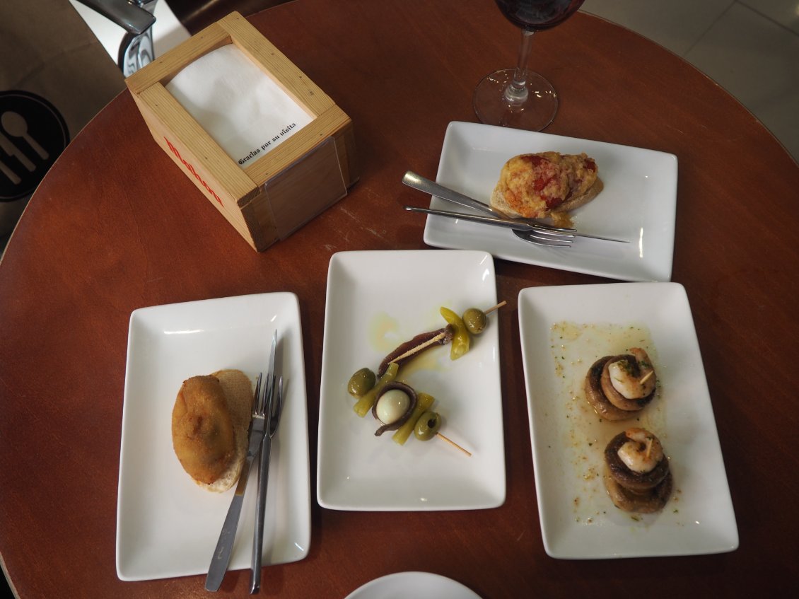 Un petit assortiment de tapas.