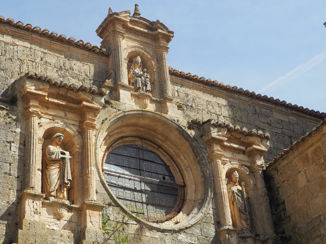 La majestueuse colegiale de Castrojeriz.