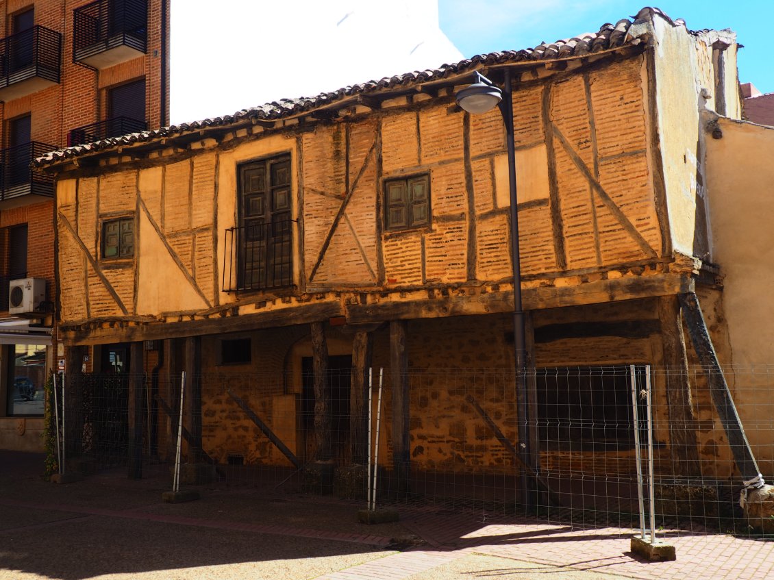 Patrimoine ancien : les vieilles baraques à Sahagún.