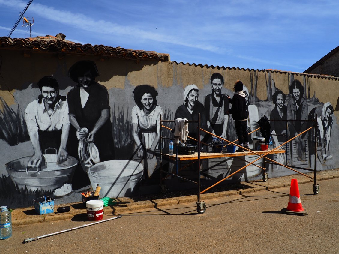 L’artiste en plein travail.