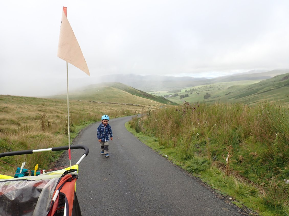 Pays de Galles en vélo par un garçon de 4 ans et sa maman