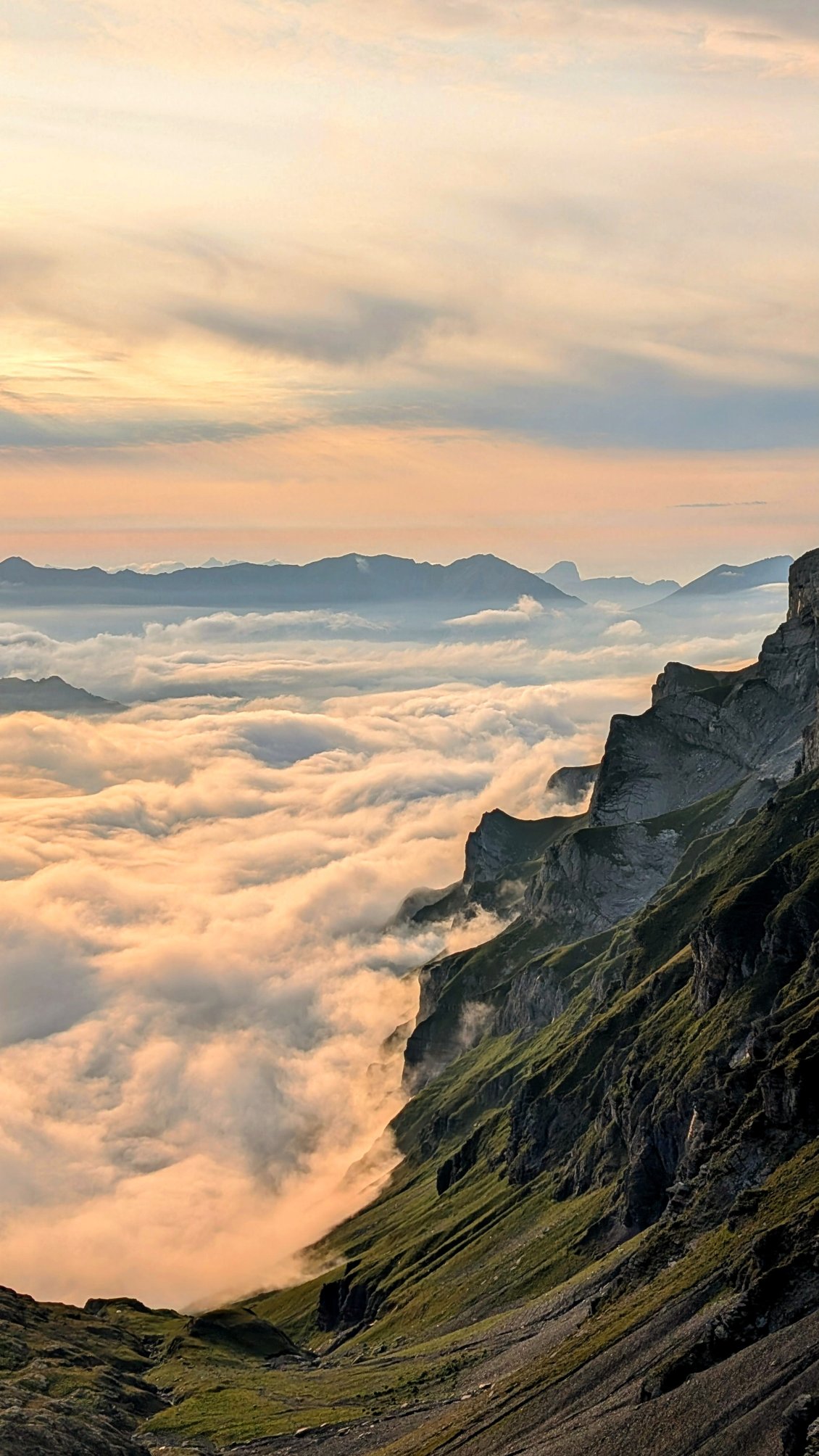 Mer de nuage vallée de Griesalp – Oberland Suisse