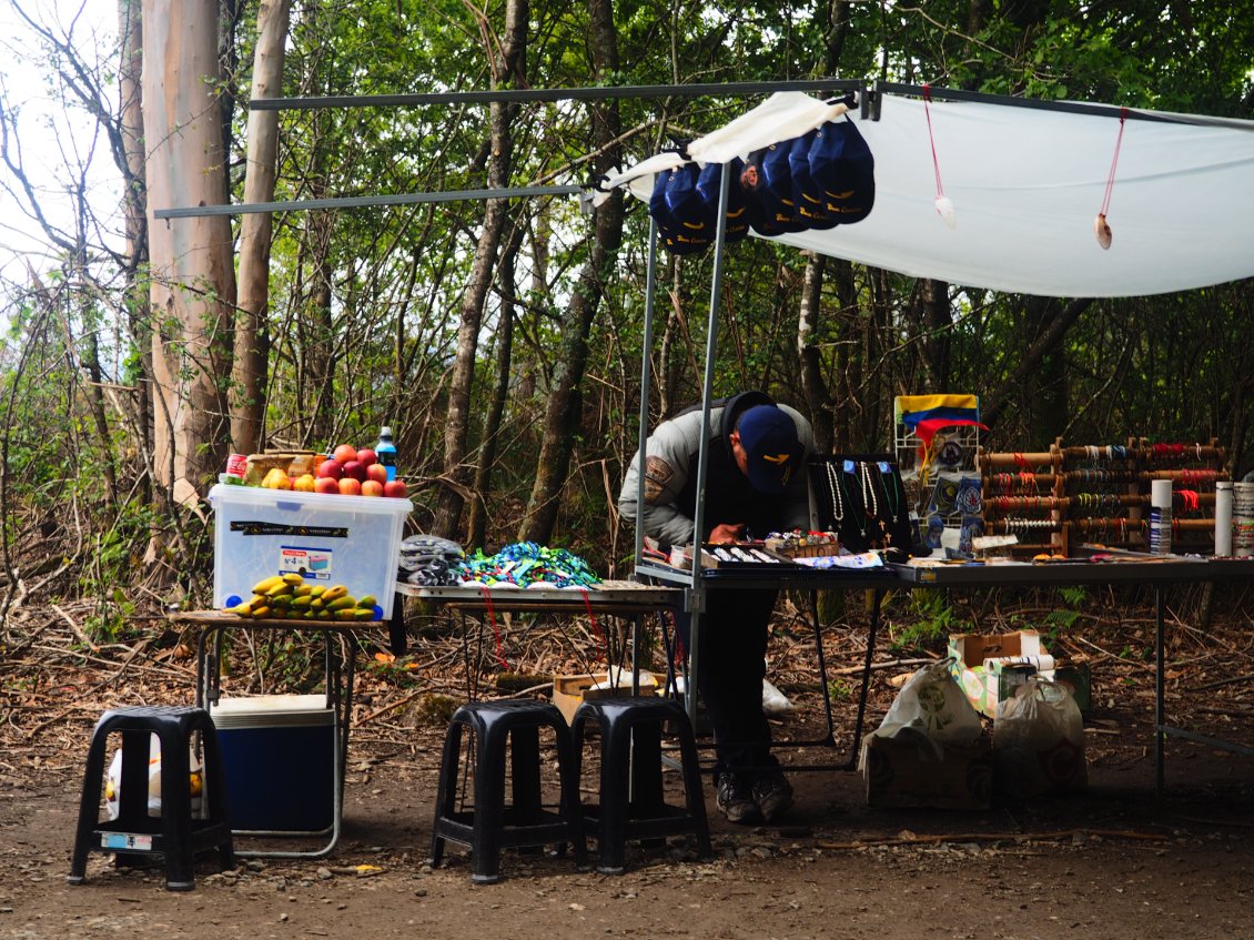 Stand artisanal perdu dans la forêt galicienne.