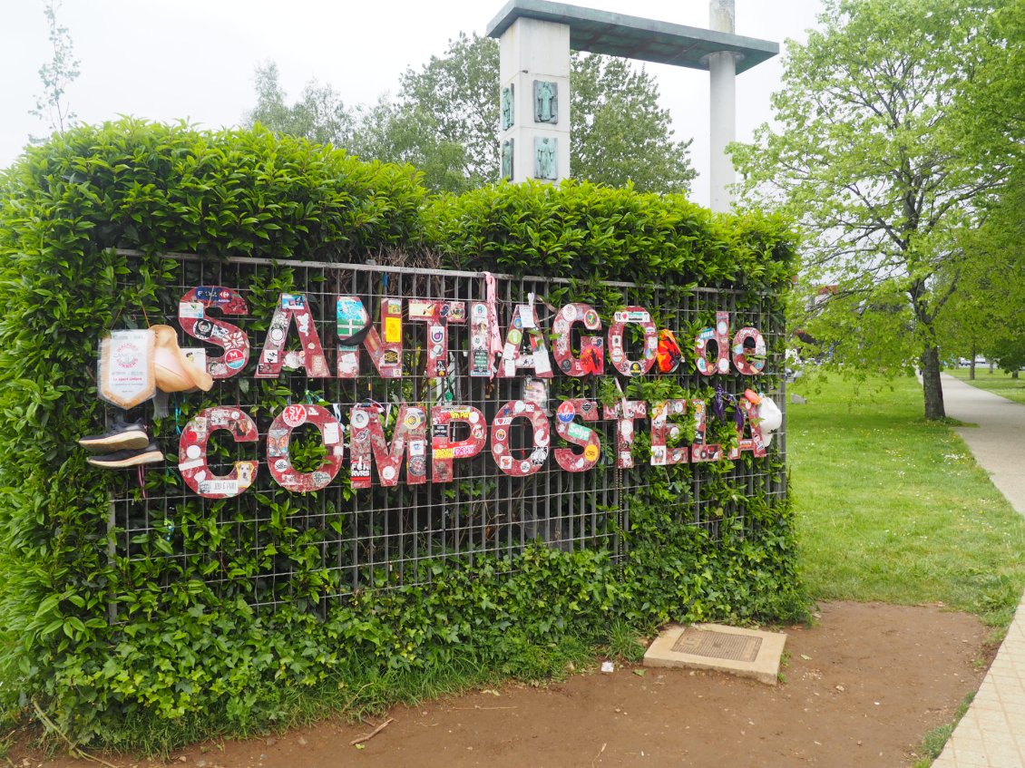 Nous voilà à l’entrée de Saint-Jacques !