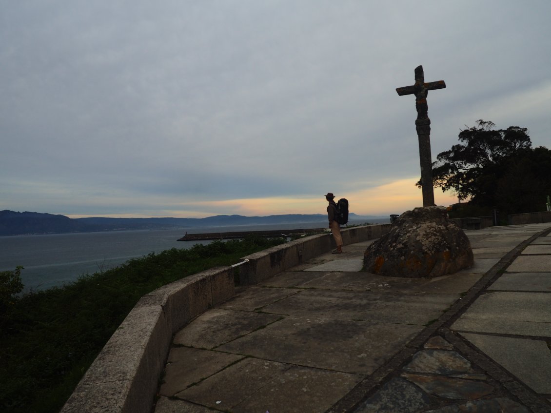 La nuit s’installe doucement.