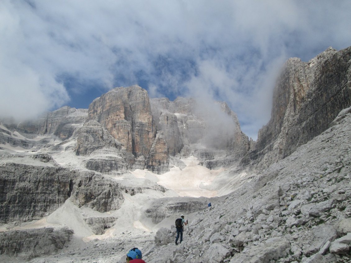 Le vallon glaciaire menant à la Sella della Tosa