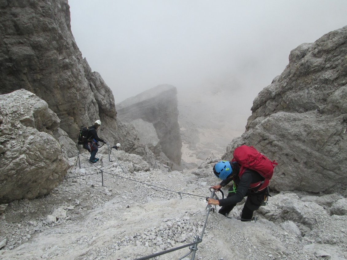 Après la Bocca della Tosa, la via "plonge" dans la Val d'Ambiez.