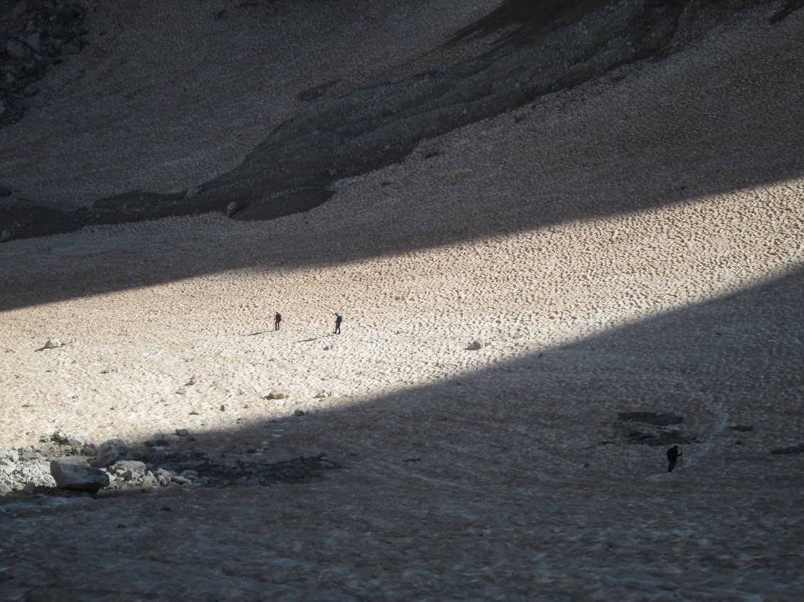 La tribu loin devant
