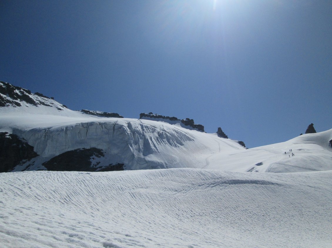 Des cordées montent encore