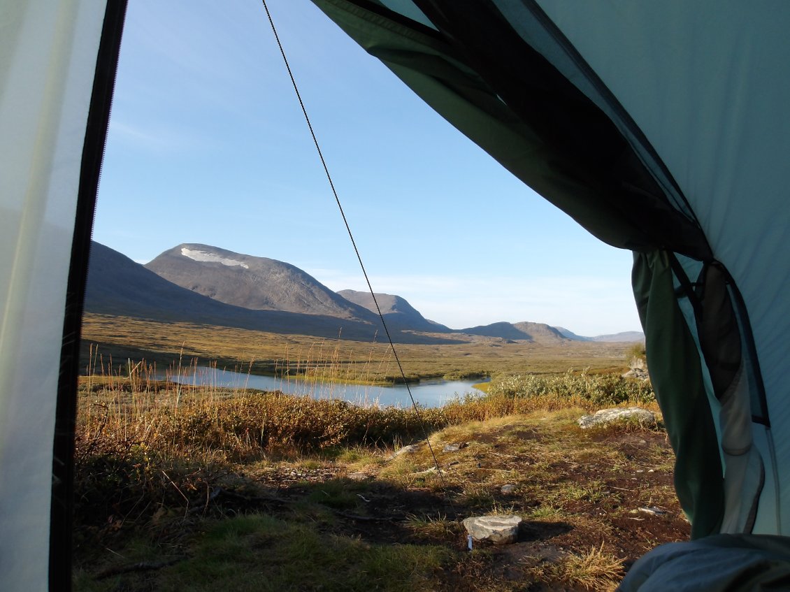 Au réveil depuis mon campement à côté du refuge d’Alesjaurestugorna