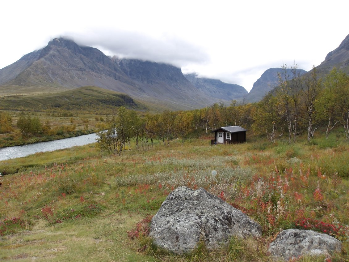 Visttasvággi, mise à l'eau possible ici mais des rapides de catégories supérieures à 2 vous attendent en aval...