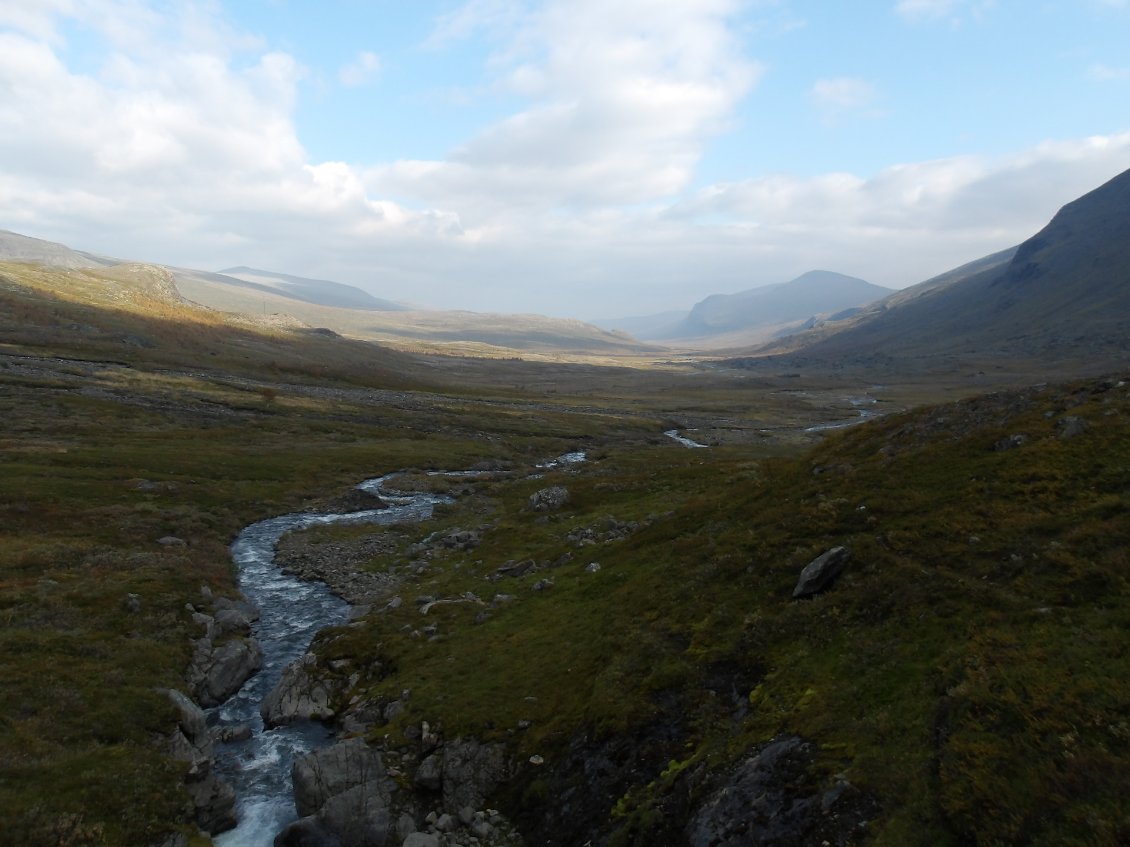 Où je saisis l'immensité des vallées en regardant vers Nikkaluokta