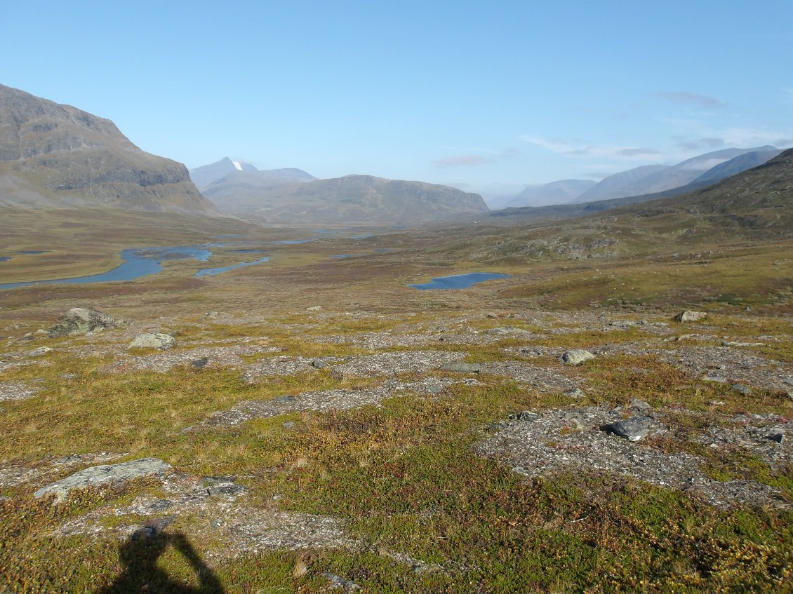 Retour sur le Kungsleden sous un grand ciel bleu