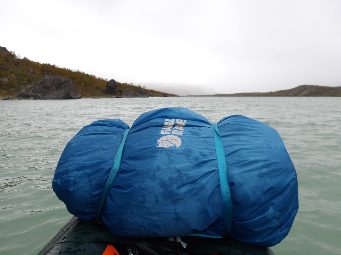 Premier goulot d'étranglement à l'extrémité du premier lac, après 3 heures de pagayage non-stop