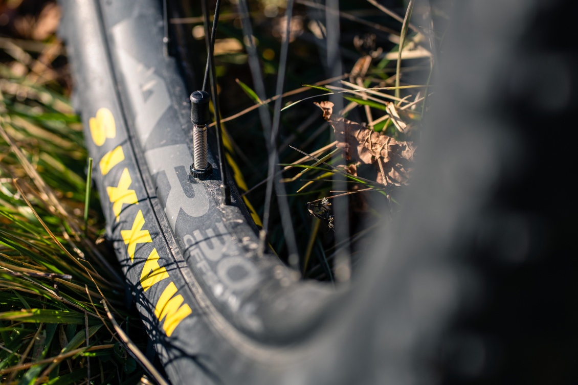 Sur la SCV, le bouchon ne se visse pas, il se 'clipse'.