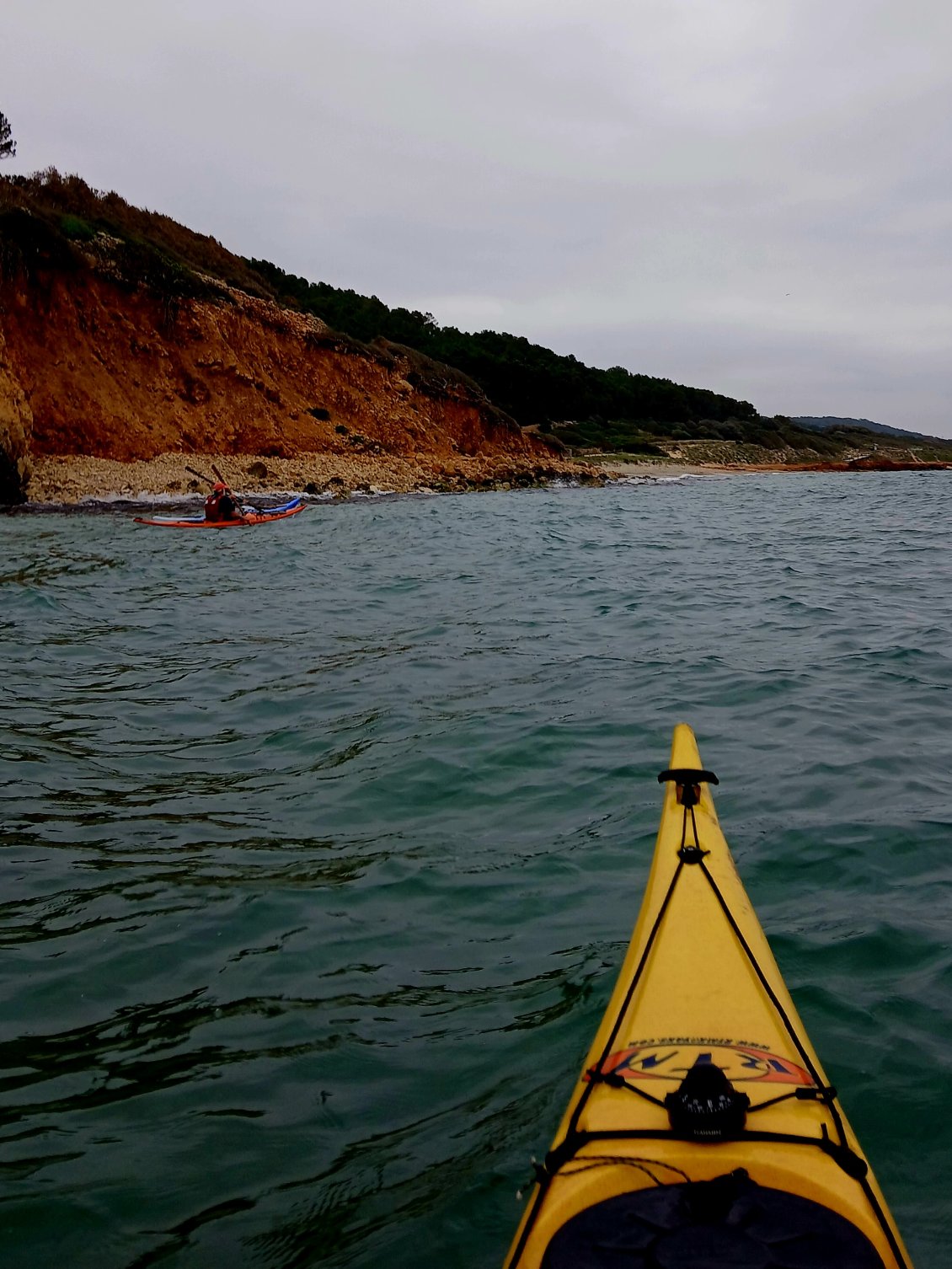 Racó des Barril (zone rouge) - Platja Binigaus (à droite)