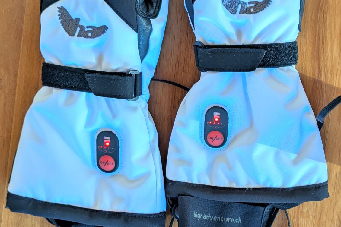 Témoins de puissance de chauffe (de 1 petit rectangle, à 3 grand rectangle).
Dessous témoin de charge de la batterie du gant, ce témoin n'apparait qu'à l'allumage et au changement de niveau de puissance pendant une poignée de secondes.