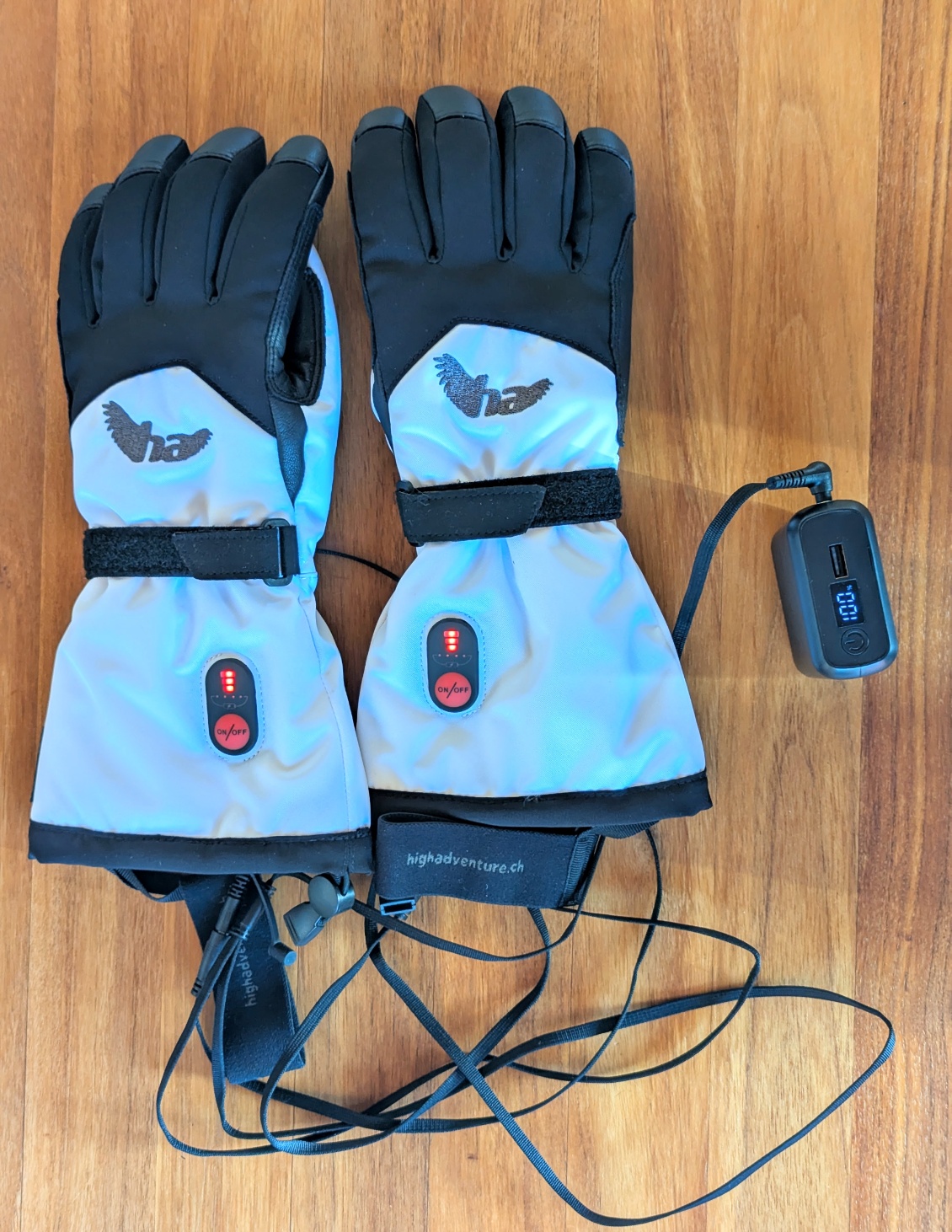 Configuration : une powerbank pour les 2 gants et câble double