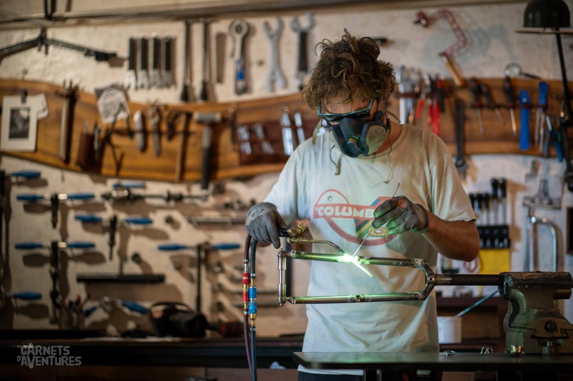 Julien, artisan-cadreur des cycles Jolie Rouge, rencontré pendant mon voyage en 2019.