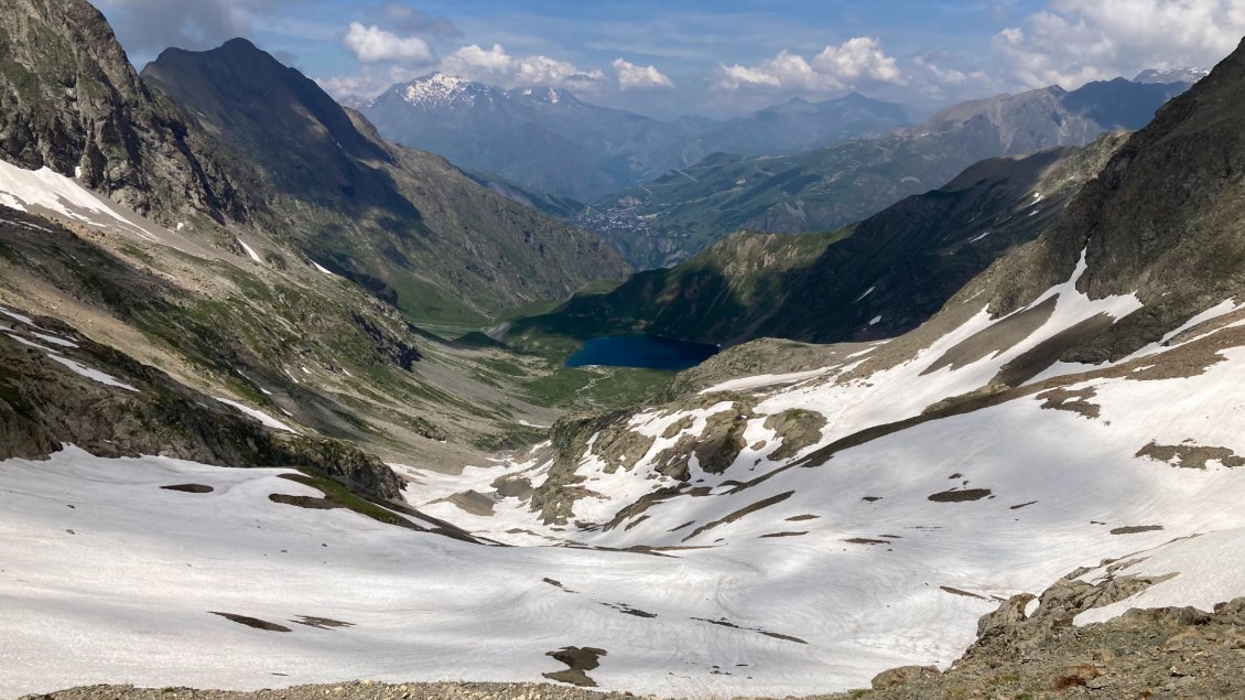 Vue du le lac de la Muzelle depuis le col de la Muzelle