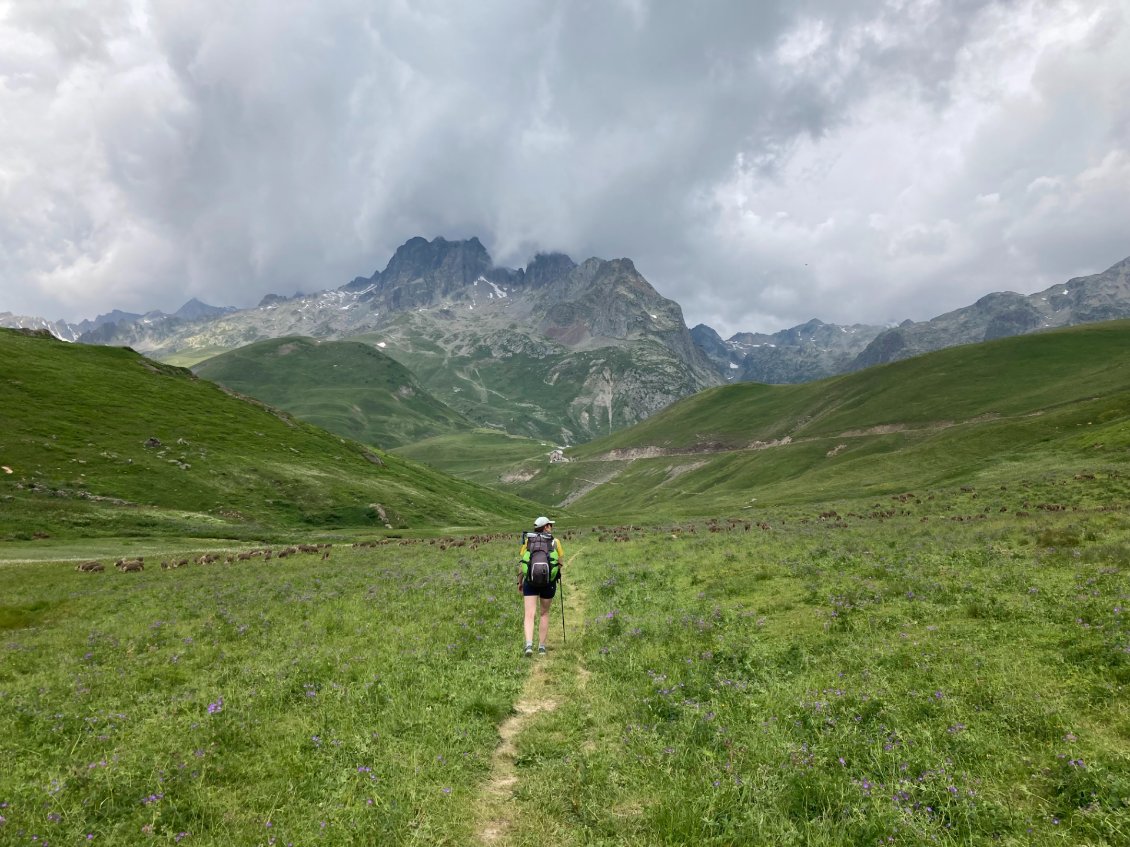 Arrivée au col du Glandon, face à Belledonne