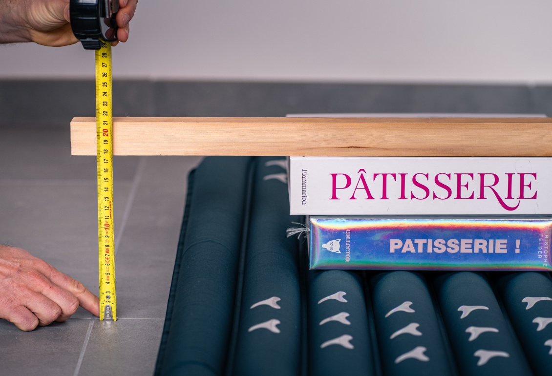 Plus épais qu'annoncé (6 cm), mais il compte parmi les moins épais de notre comparatif (plus souvent autour de 7 à 9 cm d'épaisseur).