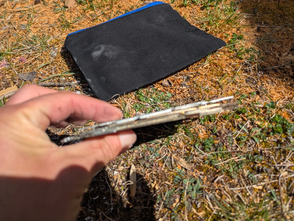 La netteté du sujet semble bien maitrisée par le photographe :)... Bref, on voit bien que c'est fin replié.