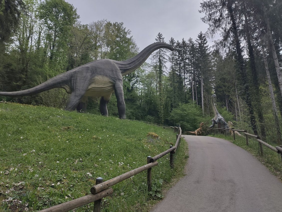 Visite du surprenant parc Dinozoo dans le doubs