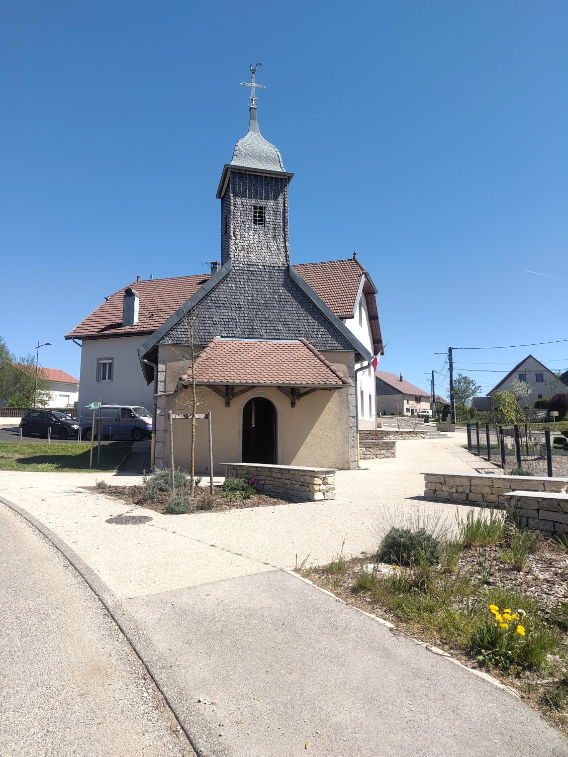 Charmante petite église comtoise sur notre route