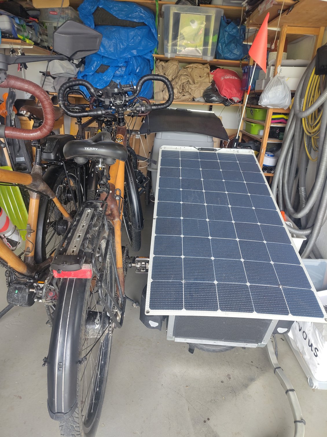L'incroyable découverte d'un hôte warmshower qui a fait le tour du monde en famille en vélos et tandems électriques qu'il a construit lui-même !