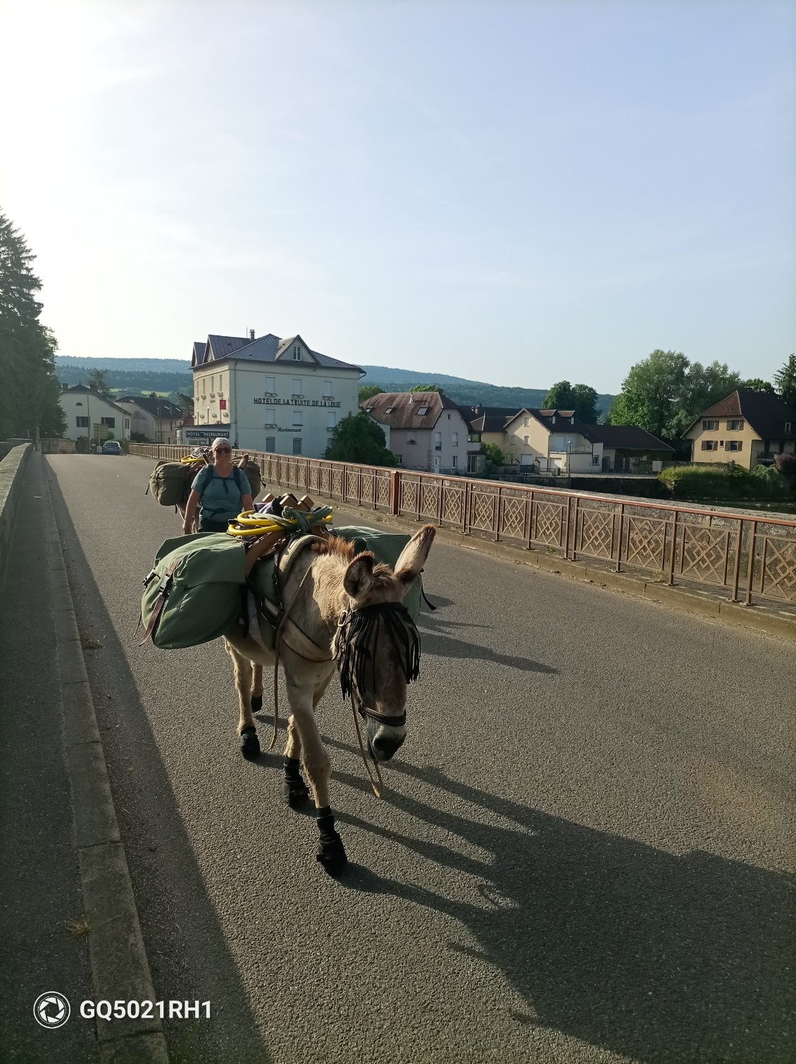 La traversée du pont sur la Loue