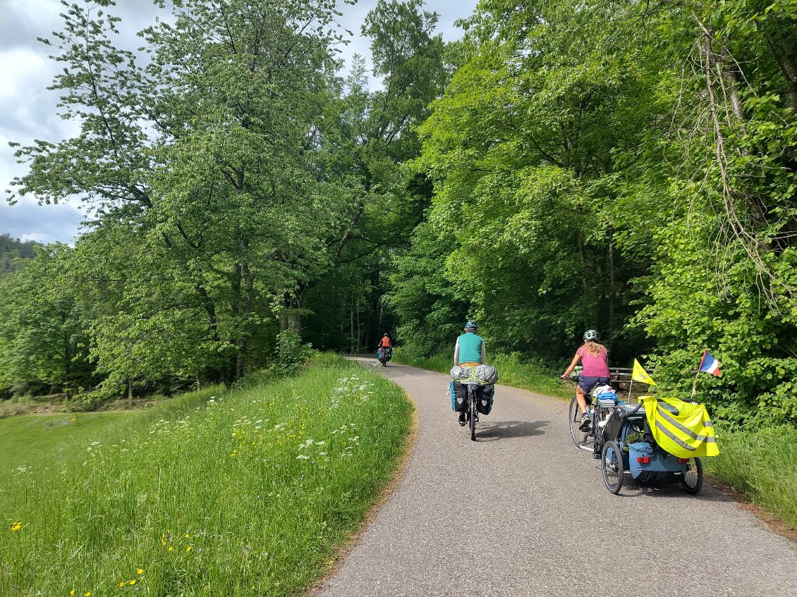 Notre convoi, ici sur un chemin plus plat et goudronné
