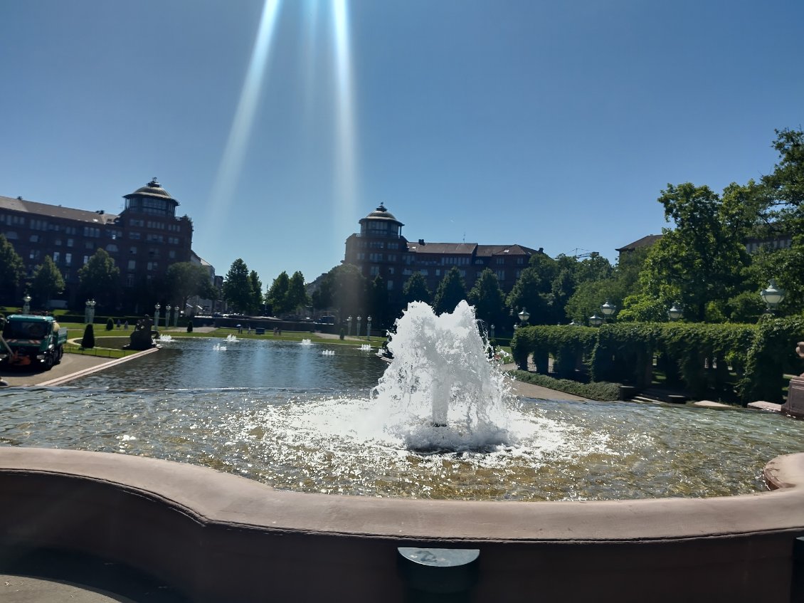 Arrivée à Mannheim sous une grosse chaleur, le thermomètre au-dessus de 30°C ce qui fait beaucoup pour un mois de mai !