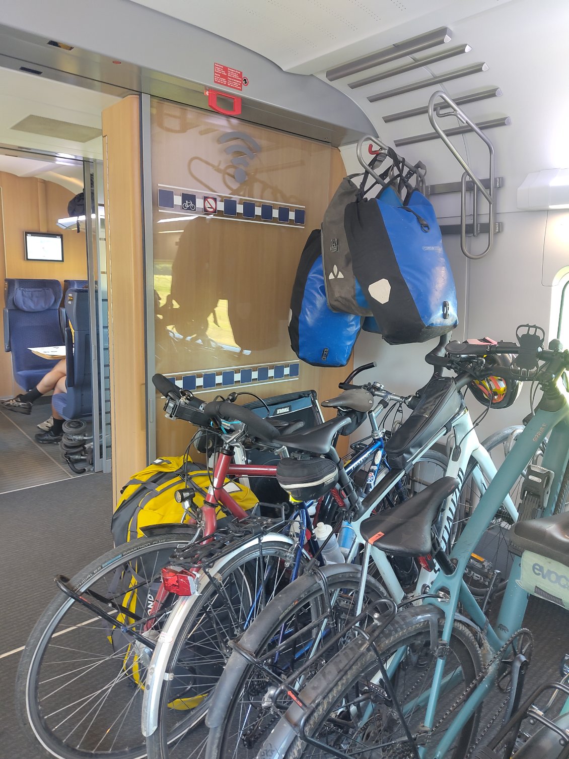 Notre paquetage dans le train Mannheim-Hambourg, bien réservé à l'avance avant de partir ! Avec emplacements vélos.