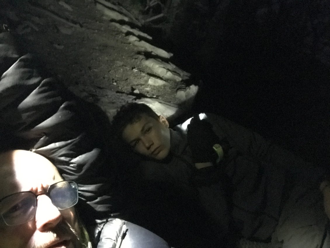 Quand tu portes un matelas gonflable étudié dans Carnet d'Av et que tu te couches à même le sol...