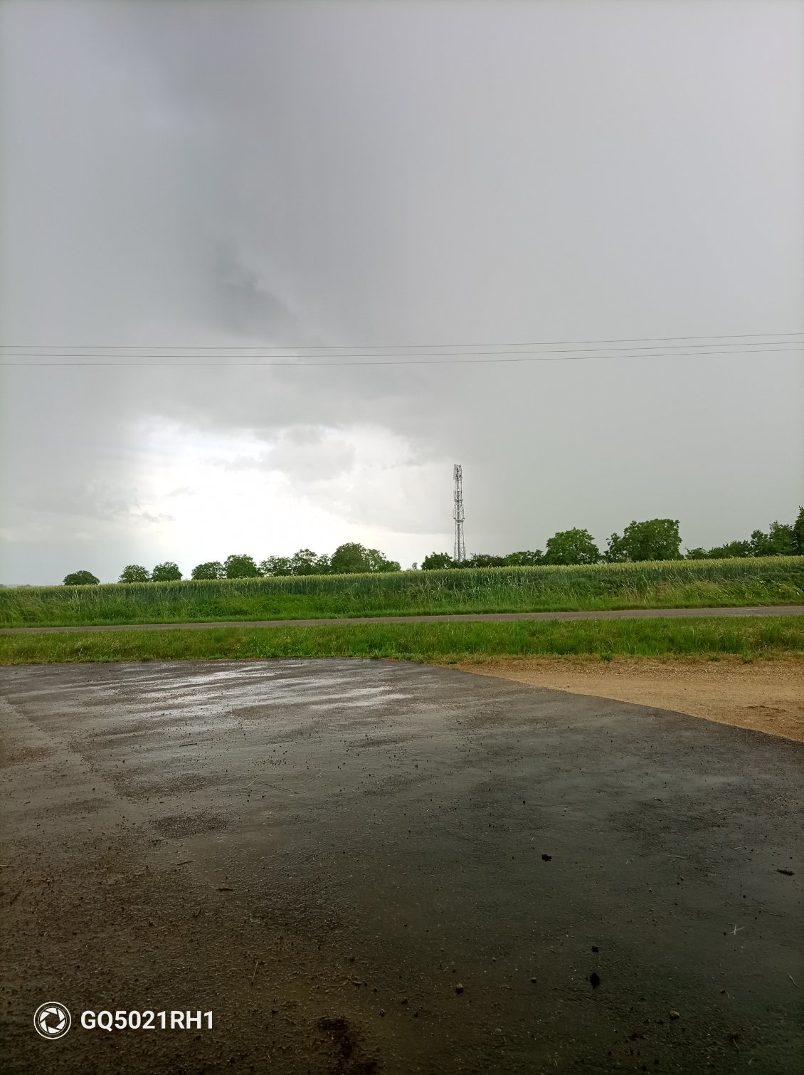 C'est tellement bon de regarder tomber la pluie lorsque l'on est à l'abri
