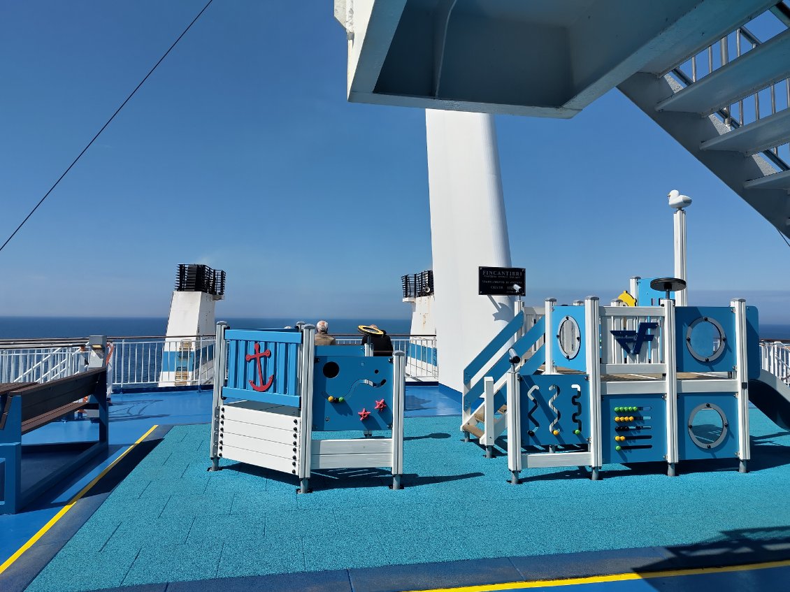 Aménagement du pont extérieur dans le ferry