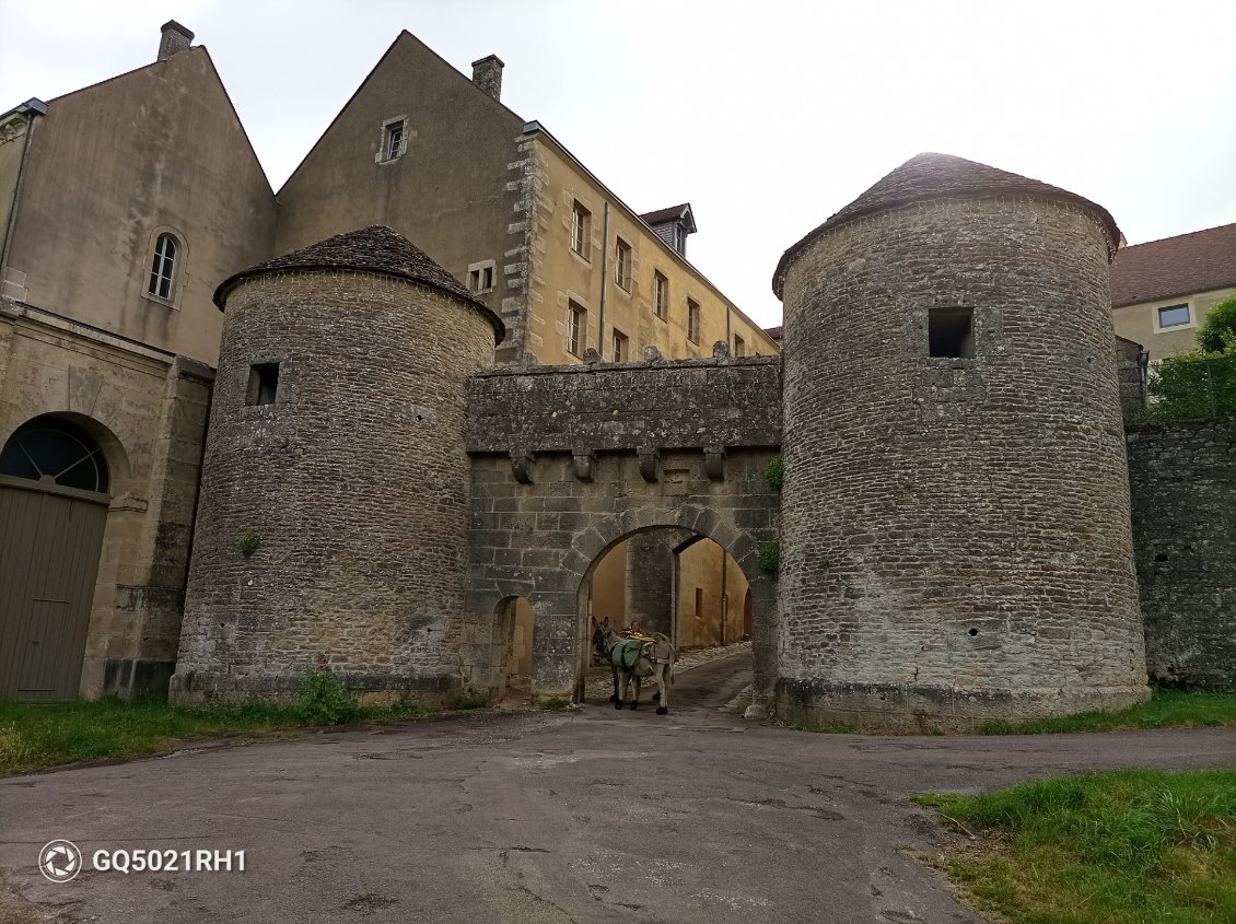 La porte du Val à Flavigny