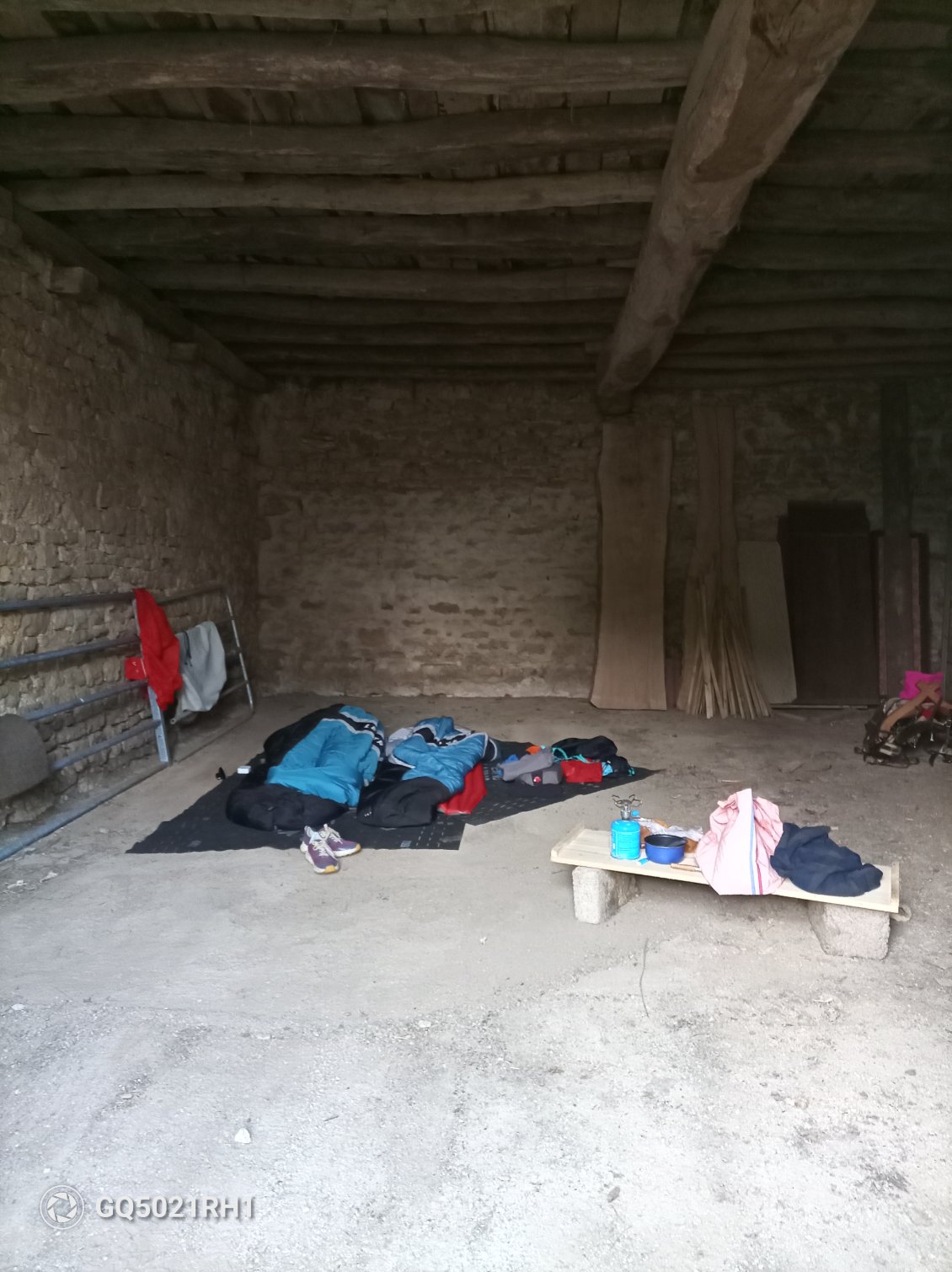 Notre suite pour la nuit dernière. En fermant les portes nous avons bien moins ressenti le froid. Ce matin, 8 degrés 🥶
