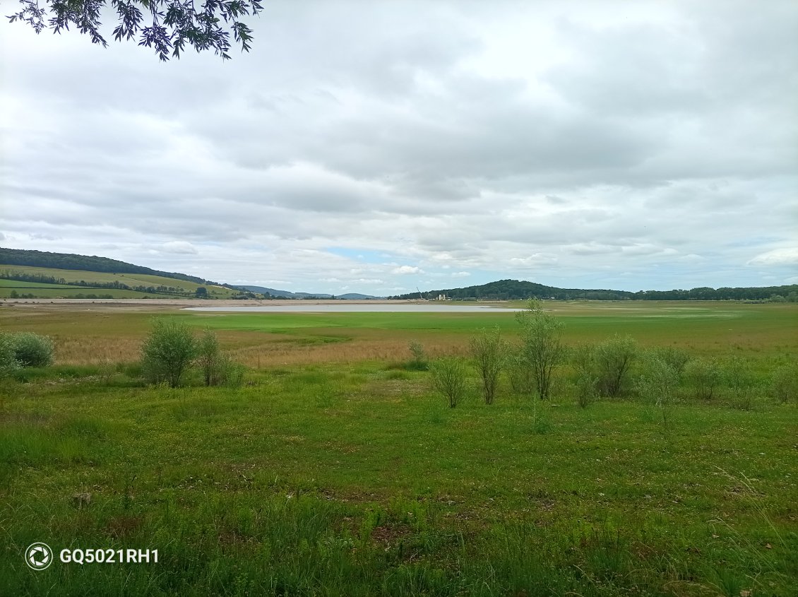 Voilà ce qui reste de la réserve de Panthier. Tous ces lacs alimentent le canal de Bourgogne