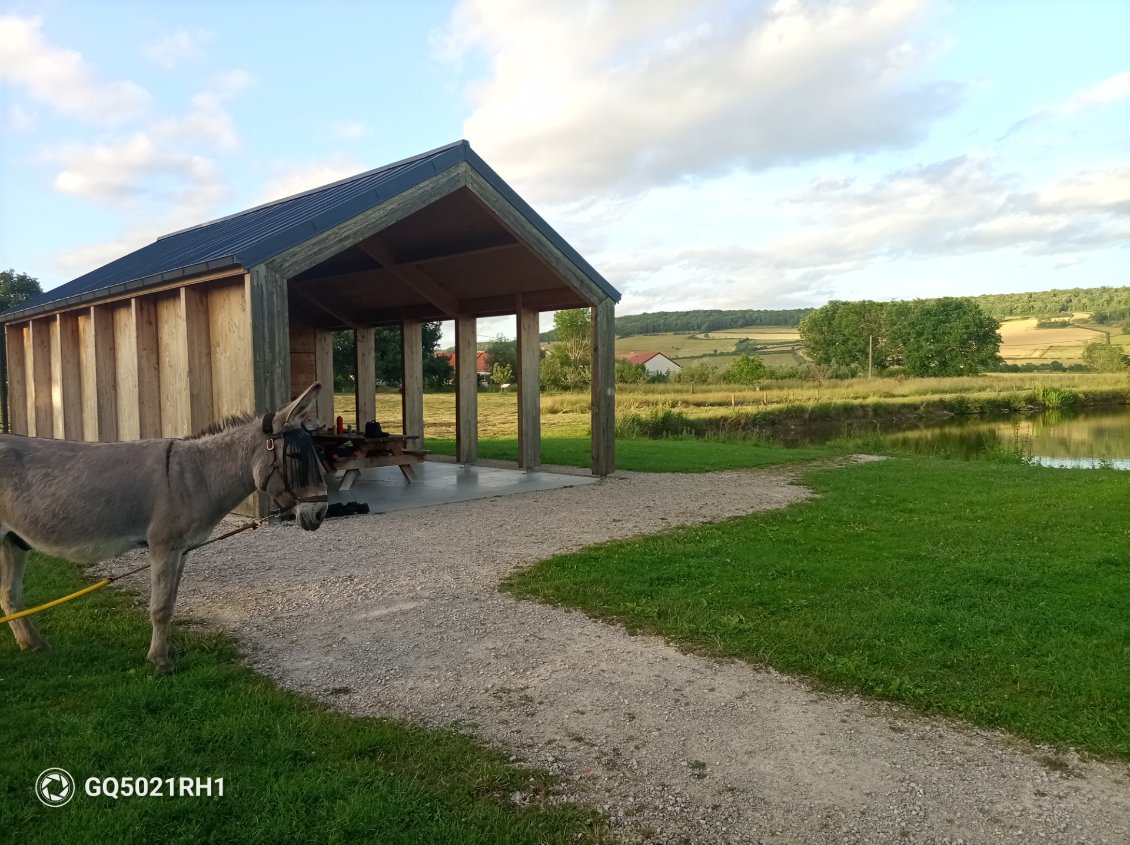 Ce soir, c'est hôtel de plein air au bord du lac