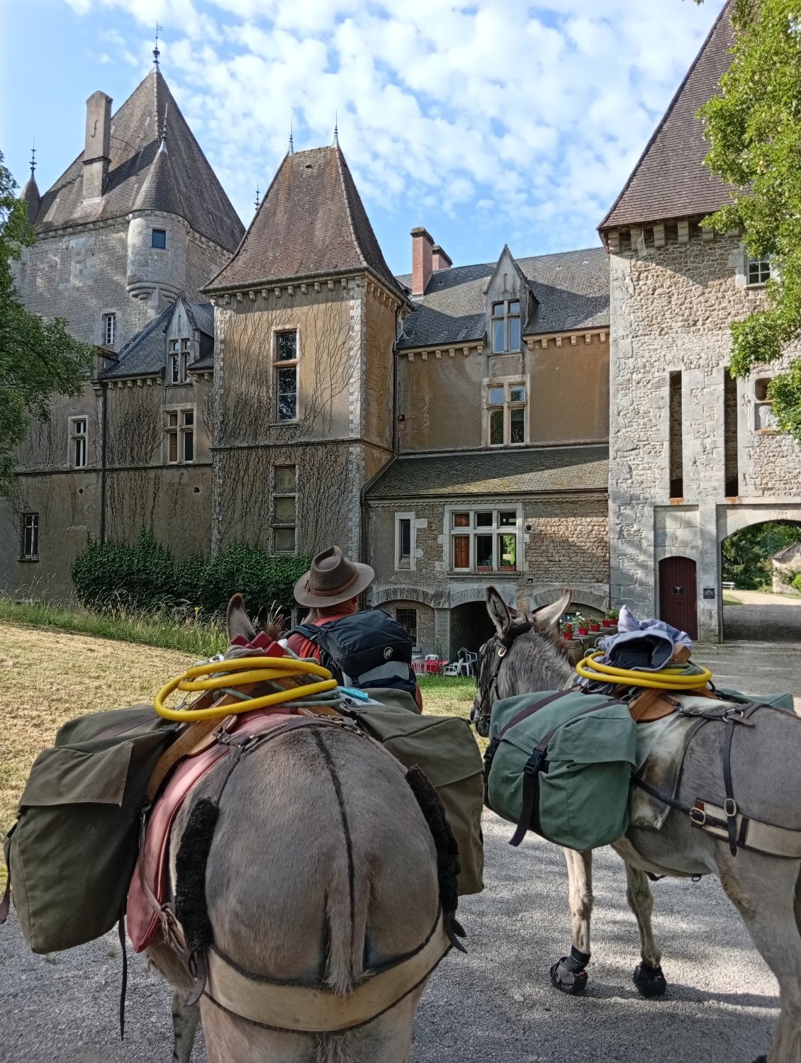 La façade du château de Coraboeuf