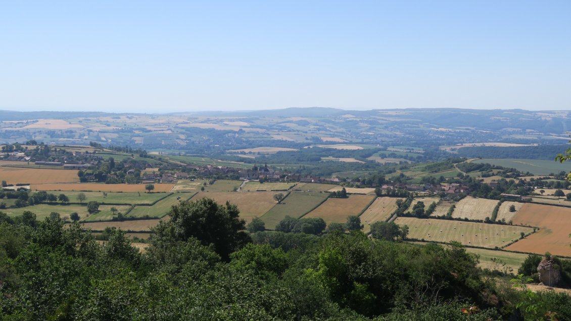 Nous sommes au pays du bocage, le patchwork de cultures et de prés est époustouflant.