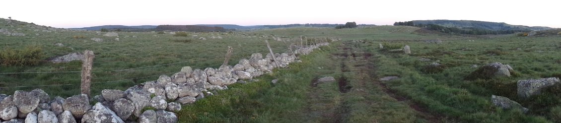 Le plateau peu avant l'apparition de Sa Majesté Soleil.
