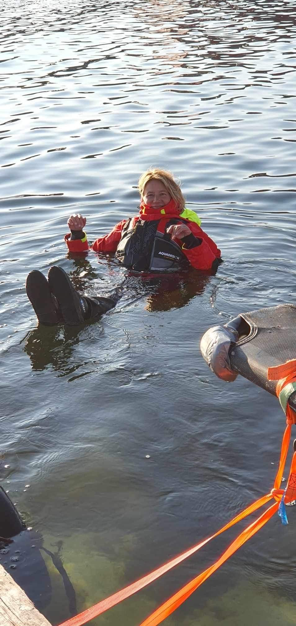 Combinaison de survie validée ! Etanchéité et flottabilité ok - Nuuk