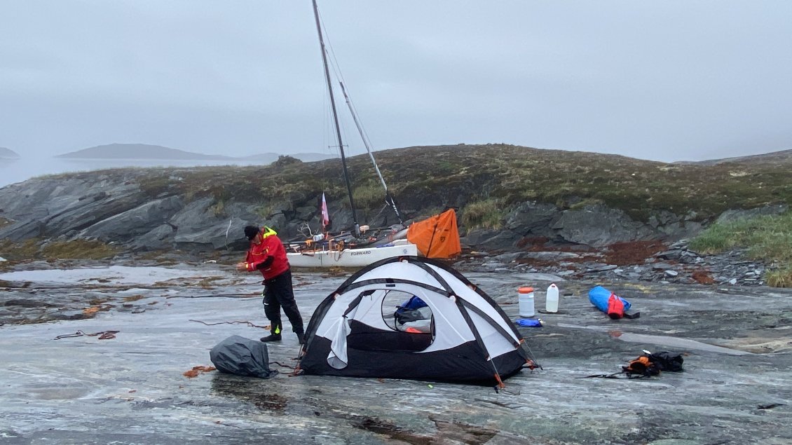 Bivouac sur l'ile de Talerulik 