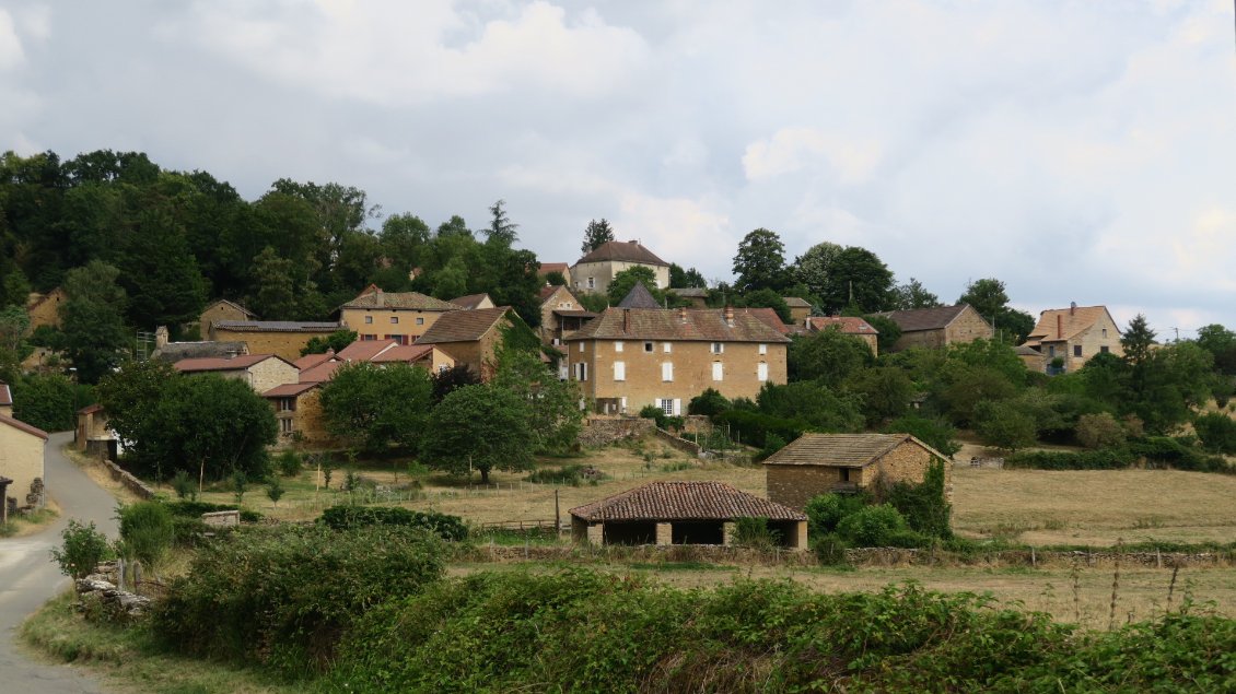 Il y a de nombreux lavoirs, c'est une bonne chose pour faire boire les ânes plus régulièrement